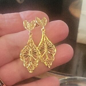 Beautiful 14Kt Gold Diamond Cut Earrings